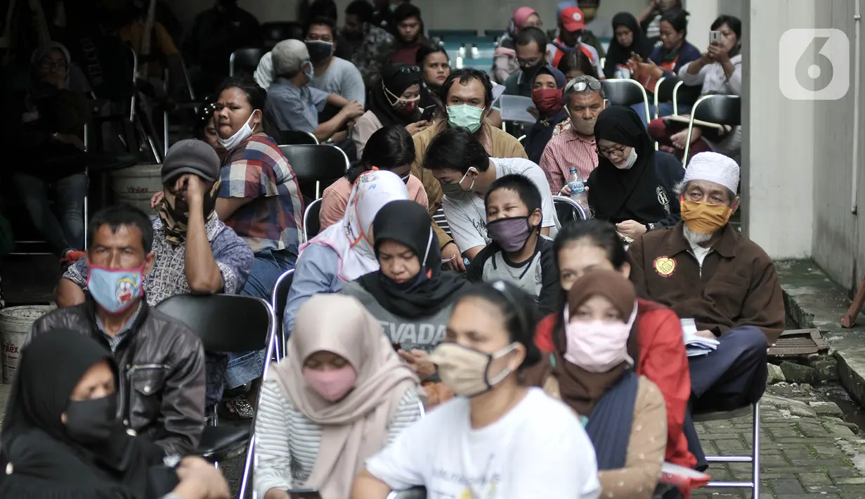 083276400 1592225148 20200615 Layanan Kembali Dibuka Warga Serbu Kantor Dukcapil IQBAL 6