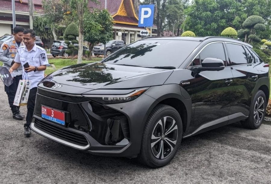 mobil listrik dprd jatim