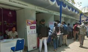 5caddbba 0409 job fair 11.fb