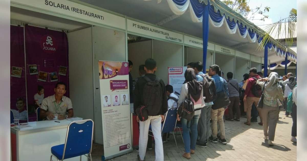 5caddbba 0409 job fair 11.fb