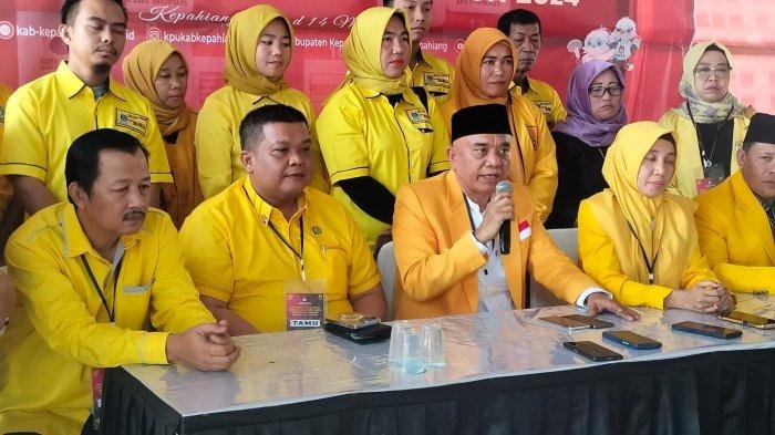 DPD tingkat II partai golkar Kepahiang saat diwawancarai tentang Prabowo Airlangga