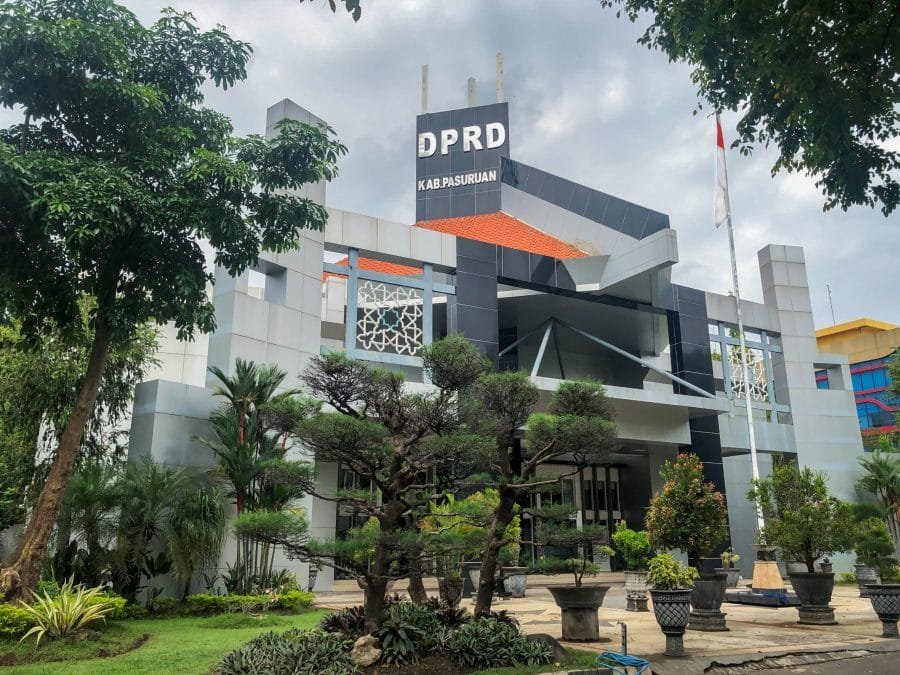 PNS Nekat Tantang Anggota DPRD Pasuruan