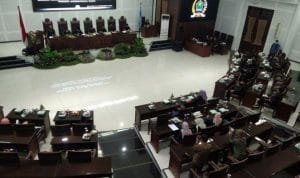 Suasana rapat paripurna di DPRD Kota Malang ranperda perpustakaan