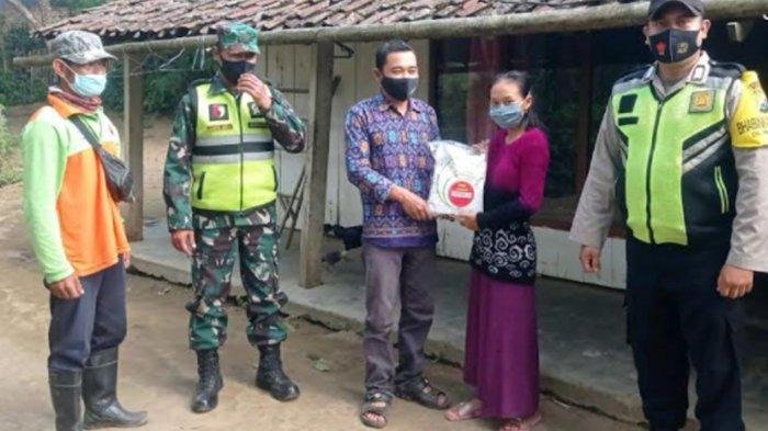 polres malang membantu penyaluran 52 ton beras