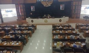 Rapat Paripurna Mendengarkan Jawaban Gubernur atas Pandangan Umum Fraksi DPRD