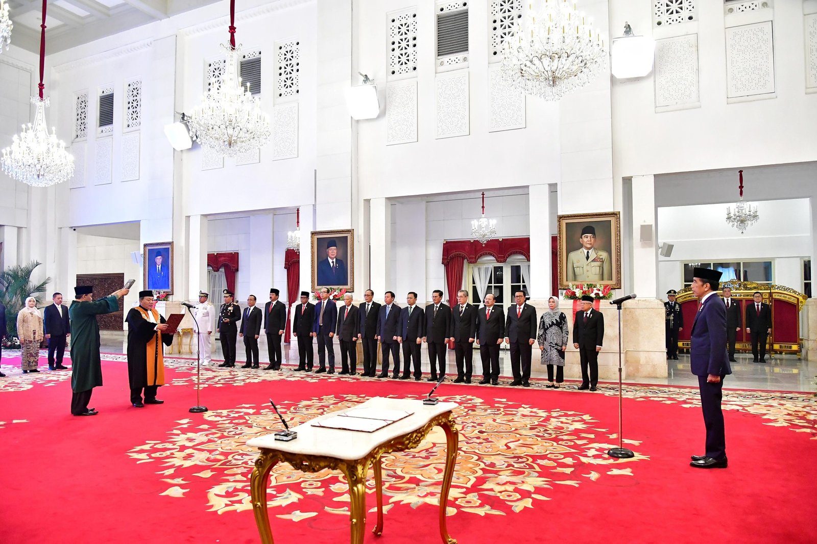 suharto di hadapan jokowi scaled