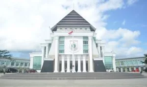 tampak depan kantor Gub. Sulbar 2