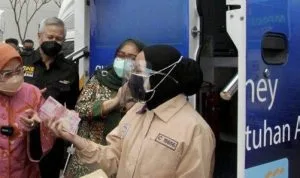 Bank Mandiri Menyalurkan Penerima BSU di Bandung e1766563580254