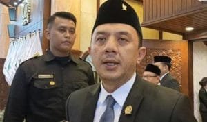 DPRD Jatim mereaksi penahanan ijazah