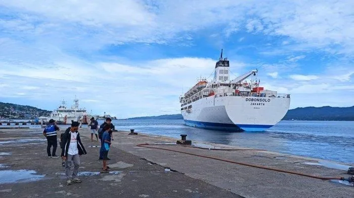 KM-Dobonsolo-bertolak-dari-Pelabuhan-Yos-Sudarso-Ambon-Rabu-152024.jpg Jadwal Kapal PELNI, Ambon ,Jakarta
