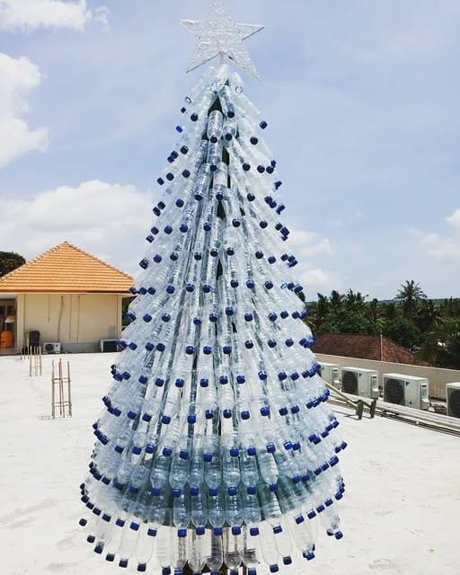 Limbah Disulap jadi Pohon Natal