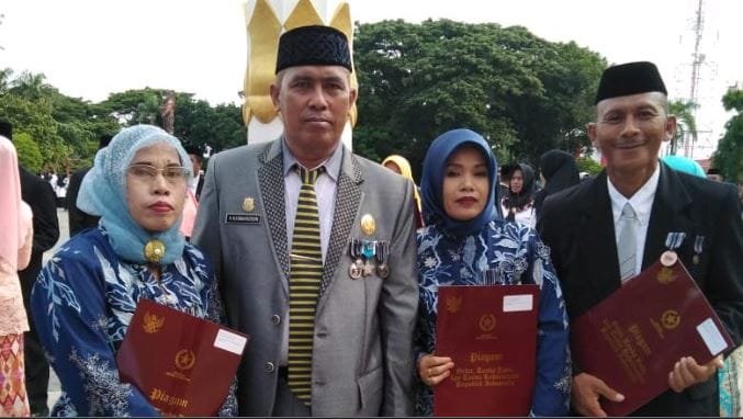 PNS Yang Menerima Penghargaan Satya Lencana Karya Satya