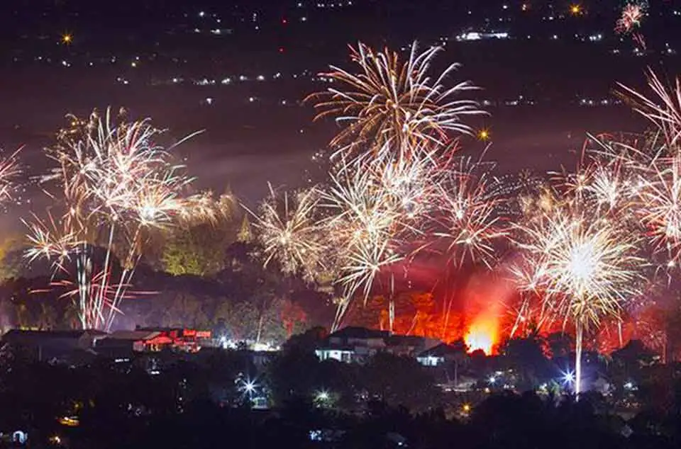 Pesta Kembang Api Tahun Baru 2025 di Bekasi