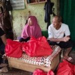 b61ad ramadhan memberikan bantuan