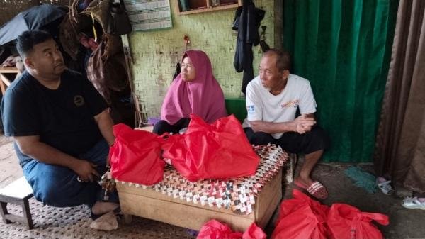 b61ad ramadhan memberikan bantuan
