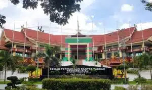 2025 02 24 pertama kali dalam sejarah reses anggota dprd riau ditunda karena anggaran pemprov riau kosong