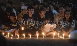 doa-bersama-di-stadion-kanjuruhan-12a6l-dom.jpg doa bersama di stadion kanjuruhan 12a6l dom