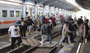 foto-arsip-penumpang-di-stasiun-jember-antaraho-humas-kai-daop-9-jember-1685528565-05-2023.jpg foto arsip penumpang di stasiun jember antaraho humas kai daop 9 jember 1685528565 05 2023