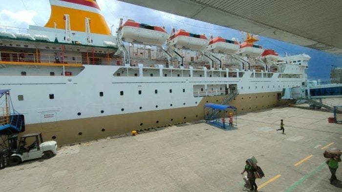 kapal pelni di kaltim siap berlayar