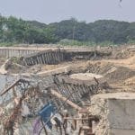 pelindung tebing Sungai Bengawan Solo yang berada di Bojonegoro diterjang banjir