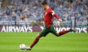 2 legenda sepak bola inggris sedih cristiano ronaldo gabung alnassr izu