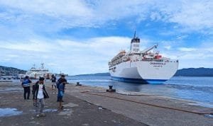 KM-Dobonsolo-bertolak-dari-Pelabuhan-Yos-Sudarso-Ambon-Rabu-152024.jpg KM Dobonsolo bertolak dari Pelabuhan Yos Sudarso Ambon Rabu 152024