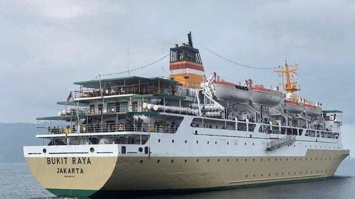 Kapal Pelni KM Bukit Raya