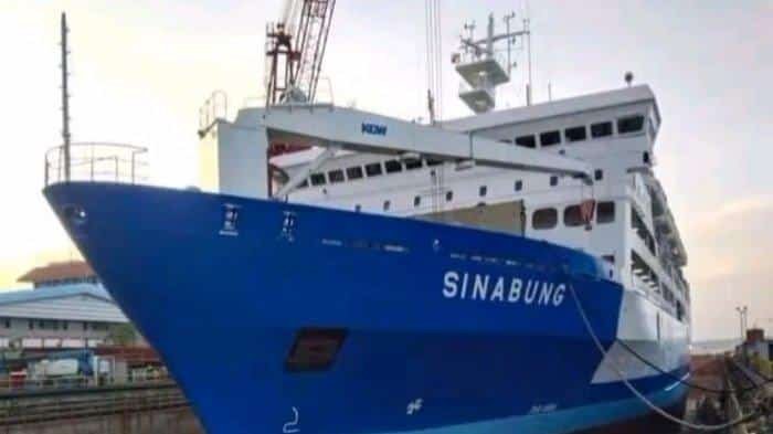 Kapal Pelni KM Sinabung