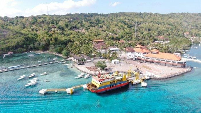Kapal RORO Nusa Jaya Abadi yang setiap hari melayani penyebrangan barang ke Nusa Penida