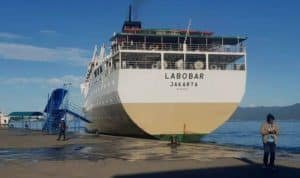 Km Labobar berlabuh di Pelabuhan Yos Sudarso
