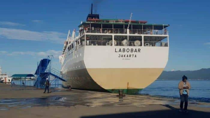 Km Labobar berlabuh di Pelabuhan Yos Sudarso