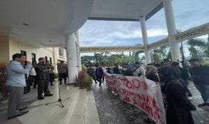 Sejumlah mahasiswa yang tergabung sdf ds