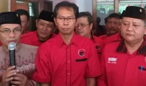 adi sutarwijono pdip ketua dprd surabaya