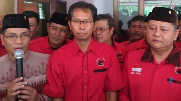 adi sutarwijono pdip ketua dprd surabaya