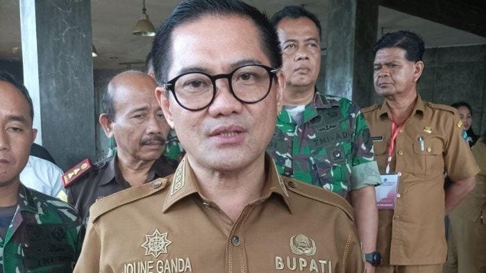 bupati joune ganda foto sendiri