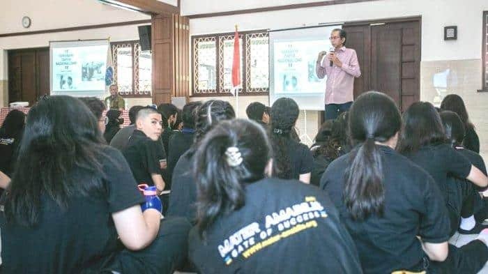 diskusi wawasan kebangsaan Ketua DPRD Surabaya Adi Sutarwijono