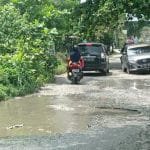 jalan-sekuntum-rusak-pku.jpg jalan sekuntum rusak pku