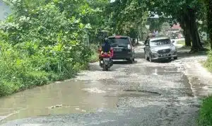 jalan-sekuntum-rusak-pku.jpg jalan sekuntum rusak pku