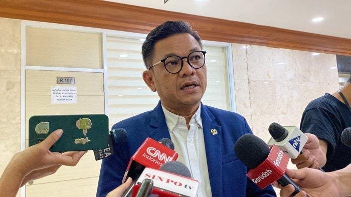 ketua dpp partai golkar ace hasan syadzily saat ditemui awak media di gedung dpr ri senayan