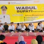 Bupati Pekalongan Fadia Arafiq saat menggelar forum berdialog langsung bersama masyarakat