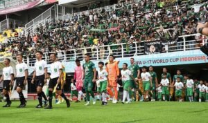 Kiper Ernando Ari terus menjalani proses penyembuhan dari cedera