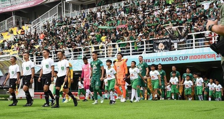 Kiper Ernando Ari terus menjalani proses penyembuhan dari cedera