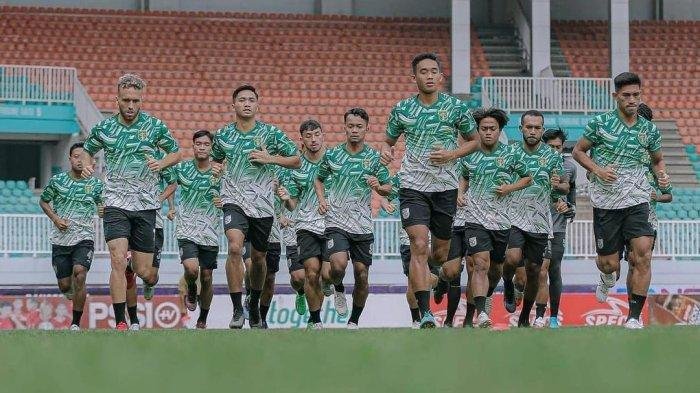 Persebaya Surabaya menjalani latihan sebelum melawan RANS Nusantara