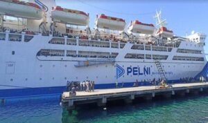 Ribuan penumpang membludak di Pelabuhan Laurentius Say Maumere Kabupaten Sikka