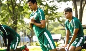 semlah pemain persebaya surabaya latihan di lapangan unesa rabu 292020
