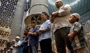shalat gerhana bulan di masjid istiqlal 12v4h dom