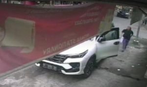 tangkap layar rekaman cctv peristiwa perampokan di jalan gajah mada lumajang