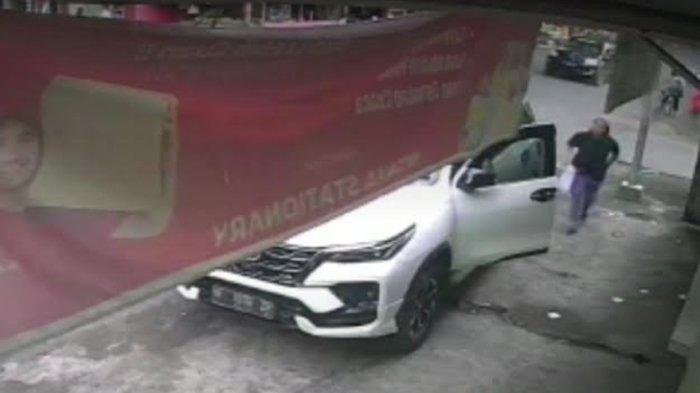 tangkap layar rekaman cctv peristiwa perampokan di jalan gajah mada lumajang