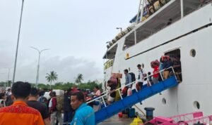 Kapal Pelni ,Bontang