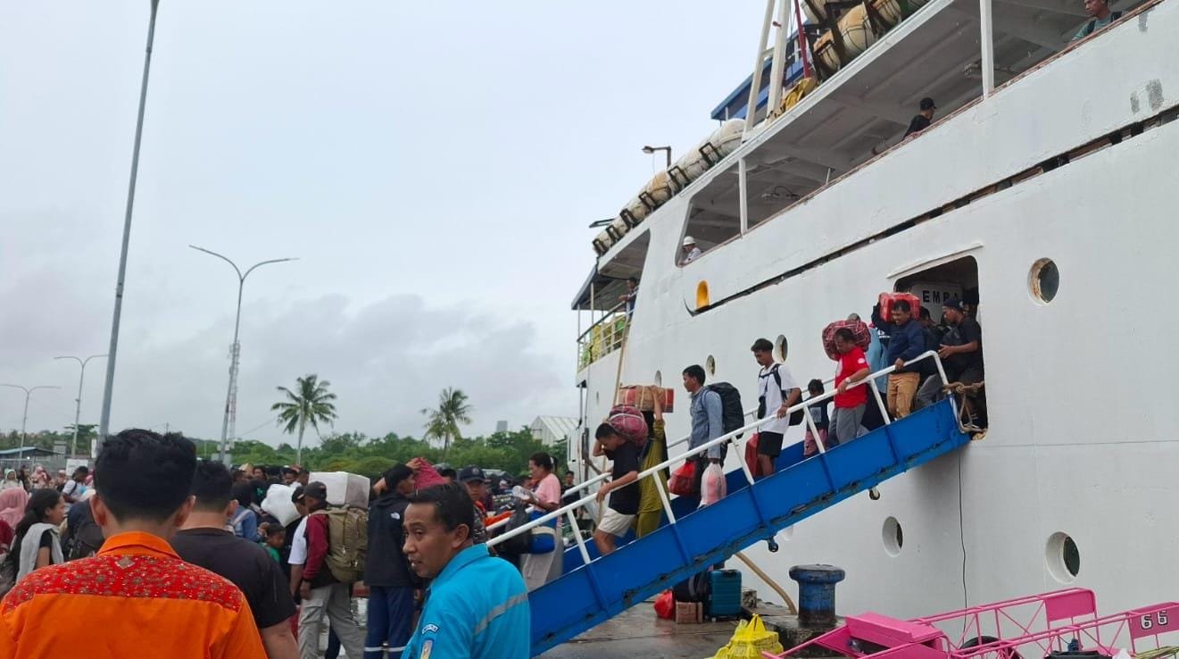 Kapal Pelni ,Bontang